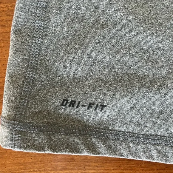 🔥 Nike Pro Hyperwarm Dri-FIT Cinch Neck Top – Size L Gray Long Sleeve ✔️ - Picture 5 of 10